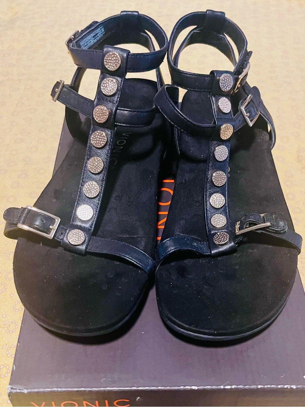 Vionic Rest Kirra Studded Backstrap Orthotic Sandals in Black leather 9M